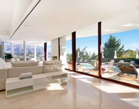 Villa for sale in Nueva Andalucia, Marbella
