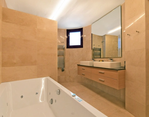Villa for sale in Nueva Andalucia, Marbella