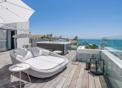 Villa en venta en Costabella, Marbella Este