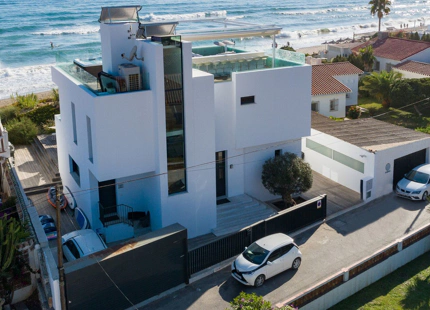 Villa en venta en Costabella, Marbella Este