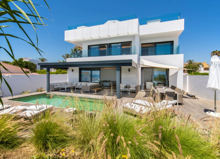 Villa en venta en Costabella, Marbella Este