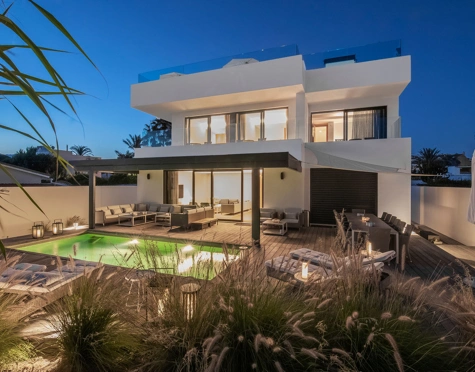 Villa for sale in Costabella, Marbella Este