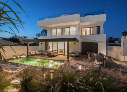 Villa en venta en Costabella, Marbella Este