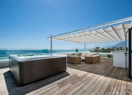 Villa en venta en Costabella, Marbella Este
