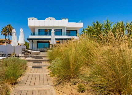 Villa en venta en Costabella, Marbella Este