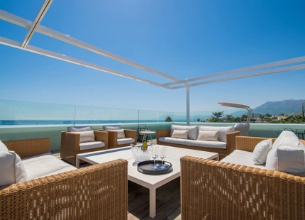 Villa en venta en Costabella, Marbella Este