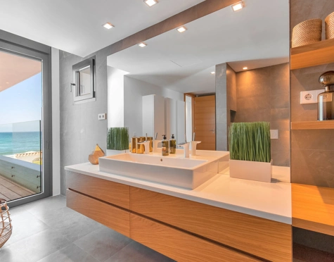 Villa for sale in Costabella, Marbella Este