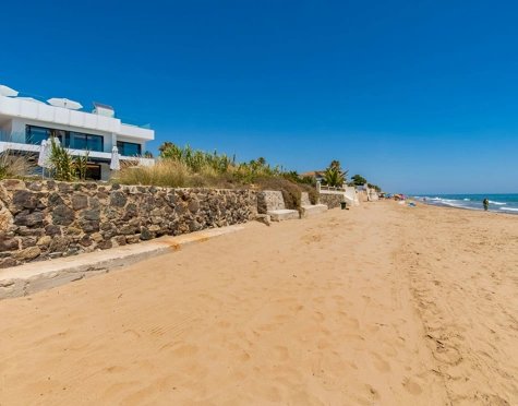 Villa for sale in Costabella, Marbella Este