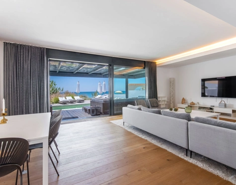 Villa for sale in Costabella, Marbella Este