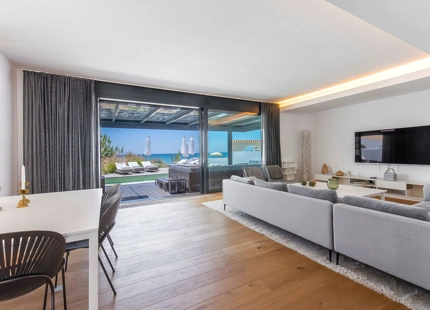 Villa en venta en Costabella, Marbella Este