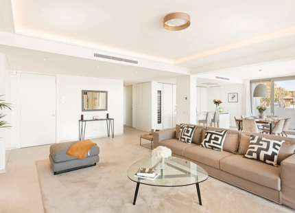 Apartamento en venta en Nueva Andalucia, Marbella