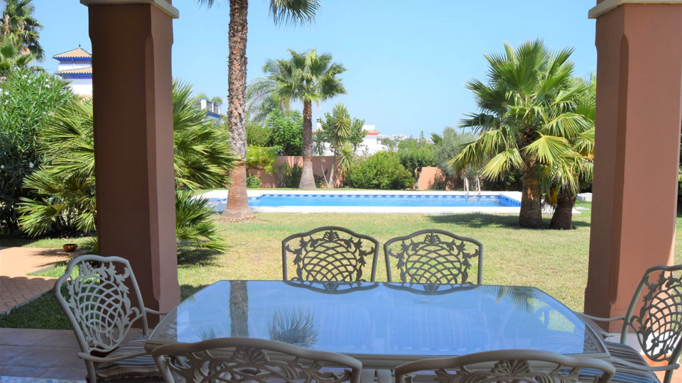 Villa en venta en Estepona