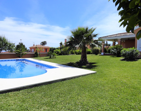 Villa en venta en Estepona