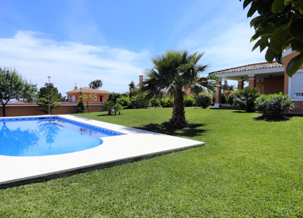 Villa en venta en Estepona