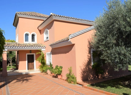 Villa en venta en Estepona