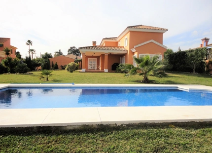 Villa en venta en Estepona