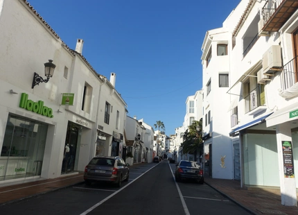 LOCAL EN VENTA EN PUERTO BANÚS: OPORTUNIDAD ÚNICA PARA OFICINAS