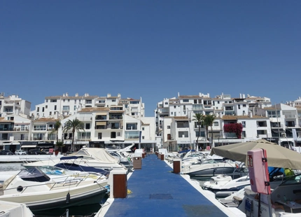 LOCAL EN VENTA EN PUERTO BANÚS: OPORTUNIDAD ÚNICA PARA OFICINAS