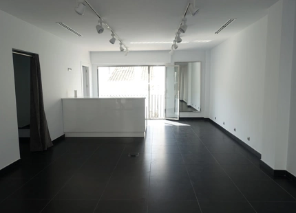 LOCAL EN VENTA EN PUERTO BANÚS: OPORTUNIDAD ÚNICA PARA OFICINAS