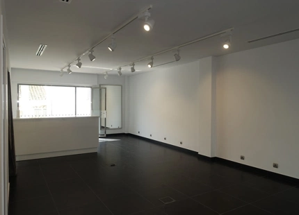 LOCAL EN VENTA EN PUERTO BANÚS: OPORTUNIDAD ÚNICA PARA OFICINAS