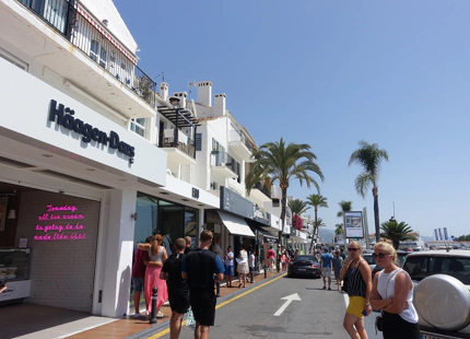 LOCAL EN VENTA EN PUERTO BANÚS: OPORTUNIDAD ÚNICA PARA OFICINAS