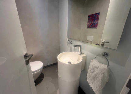 LOCAL EN VENTA EN PUERTO BANÚS: OPORTUNIDAD ÚNICA PARA OFICINAS