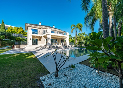 Villa for sale in Los Flamingos, Benahavis
