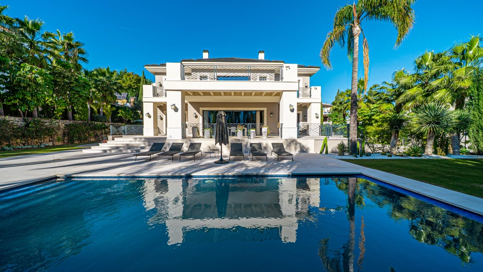 Villa for sale in Los Flamingos, Benahavis