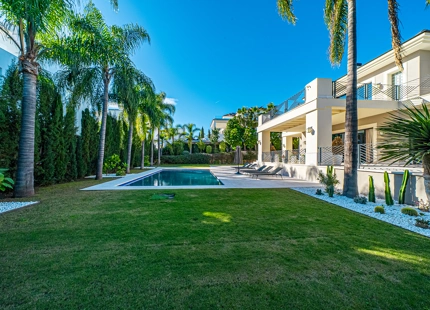 Villa for sale in Los Flamingos, Benahavis