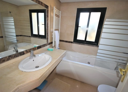 Apartamento en venta en Nueva Andalucia, Marbella