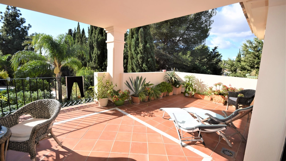 Apartamento en venta en Nueva Andalucia, Marbella