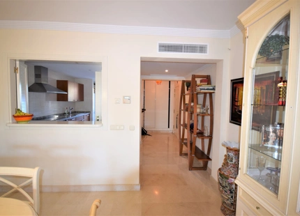 Apartamento en venta en Nueva Andalucia, Marbella