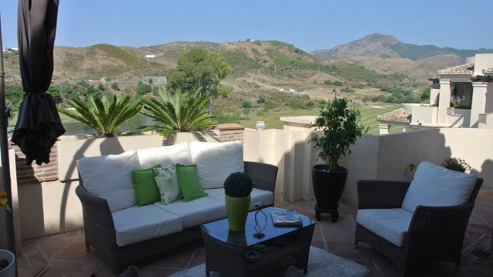 Apartment for sale in Benahavis