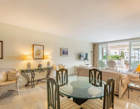 Apartamento en alquiler a corta temporada en Alcazaba Beach, Estepona East