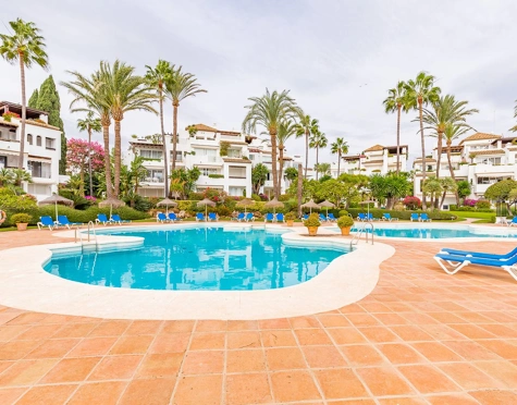 Apartamento en alquiler a corta temporada en Alcazaba Beach, Estepona East