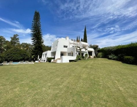 Villa for short term rent in Nueva Andalucia, Marbella