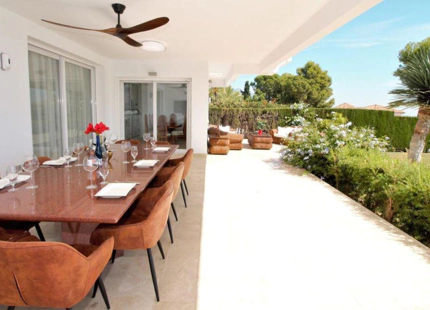 Villa for sale in El Paraiso, Estepona East