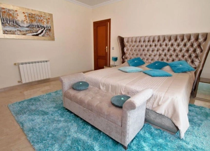 Villa for sale in El Paraiso, Estepona East