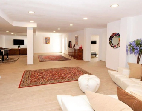 Villa for sale in El Paraiso, Estepona East