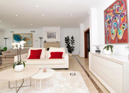 Villa for sale in El Paraiso, Estepona East