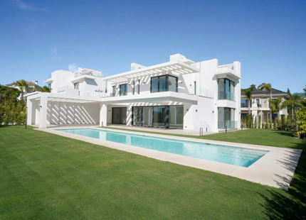 Villa for sale in Los Flamingos, Benahavis