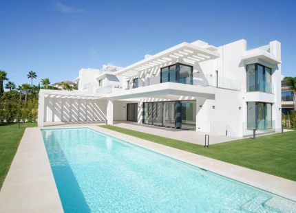 Villa for sale in Los Flamingos, Benahavis