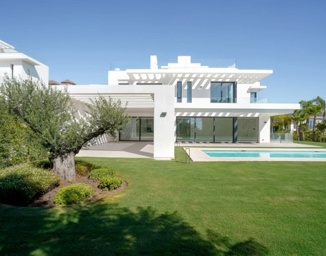 Villa for sale in Los Flamingos, Benahavis