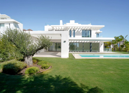 Villa for sale in Los Flamingos, Benahavis