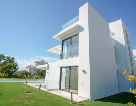 Villa for sale in Los Flamingos, Benahavis