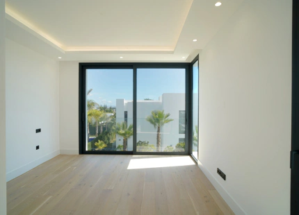 Villa for sale in Los Flamingos, Benahavis