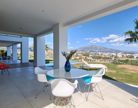 Villa for sale in La Alqueria, Benahavis