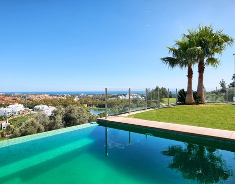 Villa for sale in La Alqueria, Benahavis
