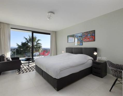 Villa for sale in La Alqueria, Benahavis