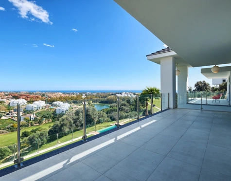 Villa for sale in La Alqueria, Benahavis